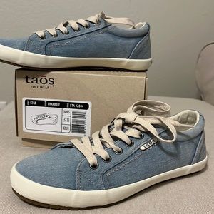Taos Star sneakers. Chambray blue canvas Arch support. Size 7 1/2 New Condition